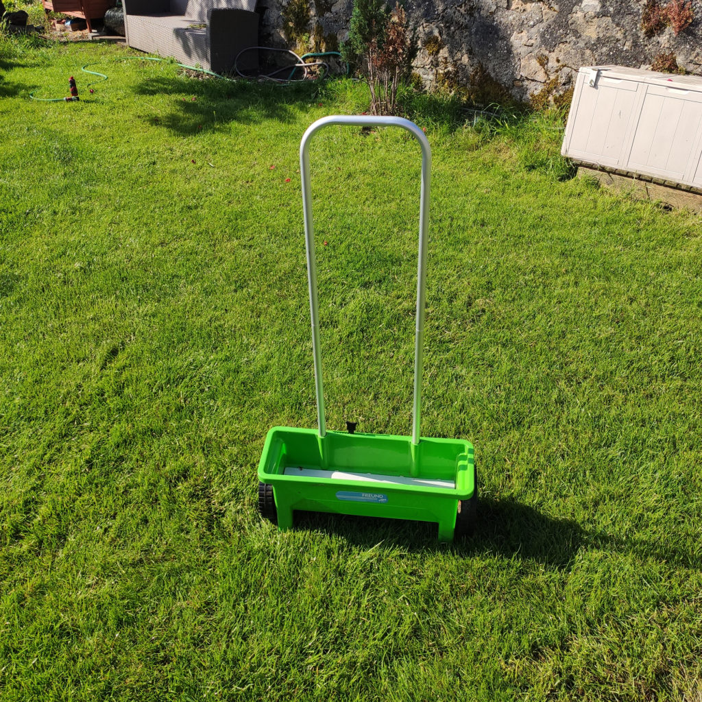 Semoir avec réglage de débit